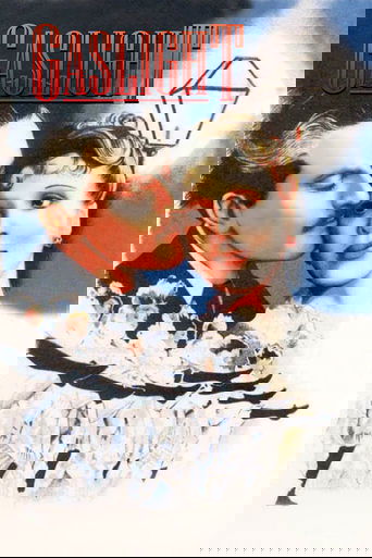 The poster features a romantic couple kissing under a glowing streetlamp, with soldiers in white uniforms in the background. The warm colors and intimate pose convey a sense of romance and mystery, hinting at the film's dramatic and suspenseful narrative.